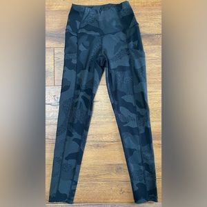 The North Face. Camo Leggings. Size: Extra Small.